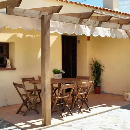Welcoming House In With Shared Pool Holiday home *